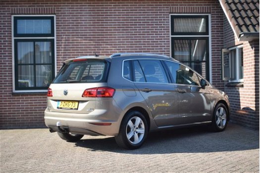 Volkswagen Golf Sportsvan - 1.6 TDI 110pk DSG HIGHLINE Executive Ecc Pdc Trekhaak Navigatie - 1