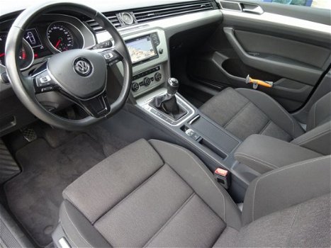 Volkswagen Passat - 1.4 TSI BUSINESS EDITION Climate control / Navigatie / Parkeersensoren V+A / Cru - 1