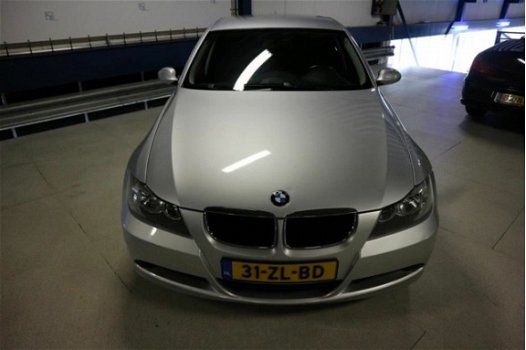 BMW 3-serie - 318i Business Line NAVI / CLIMA / VELG / NED AUTO + NAP - 1