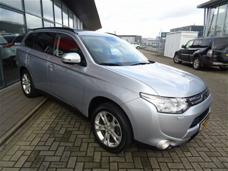 Mitsubishi Outlander - 2.0 Intense+ *CVT AUTOMAAT* 7-PERSOONS *NAVIGATIE*CAMERA ACHTER*DEALER ONDERH - 1