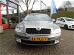 Skoda Octavia Combi - 1.6 FSI Tour AIRCO CRUISE CONTROL Financiering vanaf € 134, 00 per maand - 1 - Thumbnail