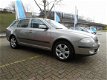 Skoda Octavia Combi - 1.6 FSI Tour AIRCO CRUISE CONTROL Financiering vanaf € 134, 00 per maand - 1 - Thumbnail