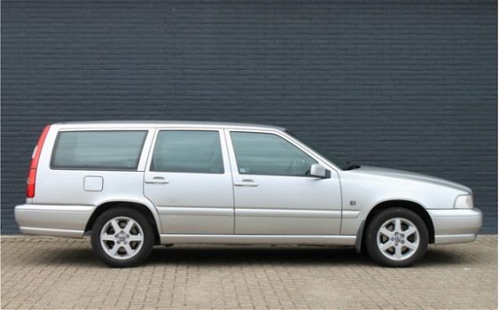 Volvo V70 - Youngtimer | Airco | Lm | Half Leer | nieuwe distirbutieriem - 1