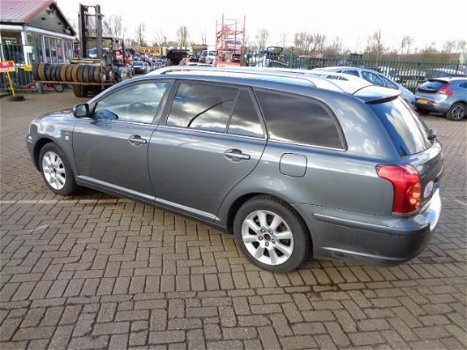 Toyota Avensis Wagon - 2.2 D-4D Linea Luna - 1