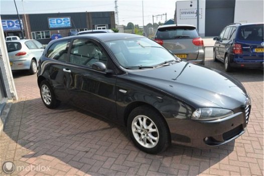 Alfa Romeo 147 - - 1.9 JTD DISTINCTIVE meeneemprijs - 1