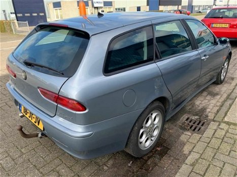 Alfa Romeo 156 Sportwagon - 2.0 JTS Distinctive Selespeed Semi-Automaat Airco - 1