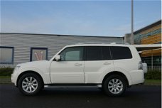 Mitsubishi Pajero - 3.2 DI-D INSTYLE VAN AUTOMAAT Leder/Climate/Cruise