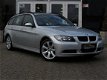 BMW 3-serie Touring - 320i Business Line PANORAMADAK|NAVIGATIE|AUTOMAAT|NTROL|ECC/AIRCO|PDC VOOR+ACH - 1 - Thumbnail