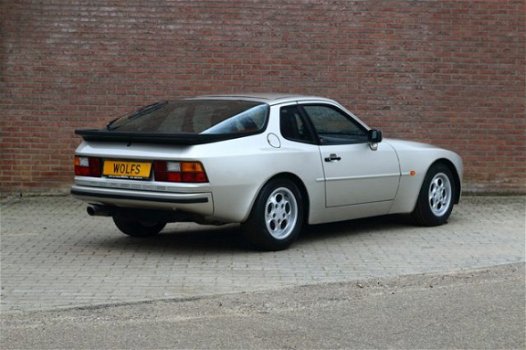 Porsche 944 - 1