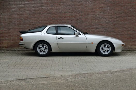 Porsche 944 - 1