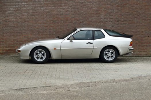 Porsche 944 - 1