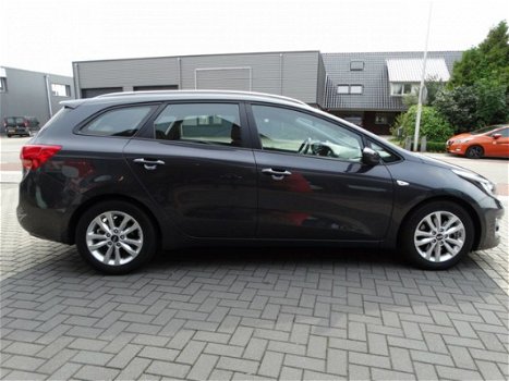 Kia cee'd Sportswagon - 1.6 GDI COMFORTPLUSLINE NAVIGATOR | AIRCO | NAVI | CAMERA - 1