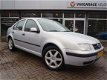 Volkswagen Bora - 1.6i Trendline - 1 - Thumbnail