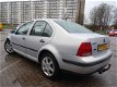 Volkswagen Bora - 1.6i Trendline - 1 - Thumbnail