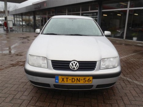 Volkswagen Bora - 1.6i Trendline - 1