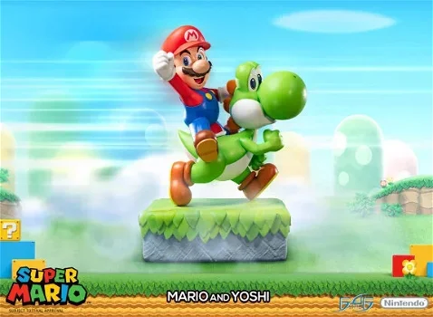 First4Figures Super Mario Mario and Yoshi statue - 1