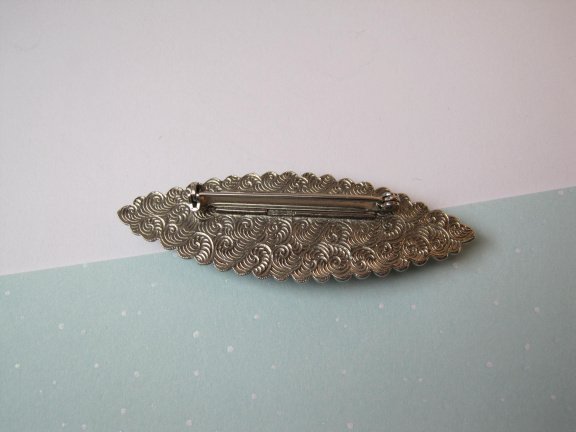 Broche zilverkleurig met zwarte glassteen en deels markasietjes 6.9x2.2 cm. - Afbeelding 6