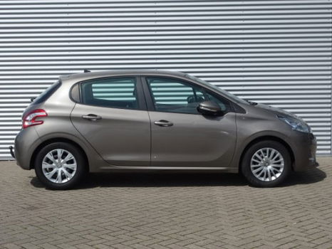 Peugeot 208 - ACTIVE 1.2 PURETECH - NAV - CLIMA - TREKHAAK - 1