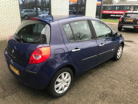 Renault Clio - 1.2 TCE Dynamique 1jaar apk/AIRCO/ NAP/ elek ramen/ kleine deukje scherm - 1