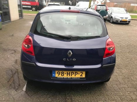 Renault Clio - 1.2 TCE Dynamique 1jaar apk/AIRCO/ NAP/ elek ramen/ kleine deukje scherm - 1