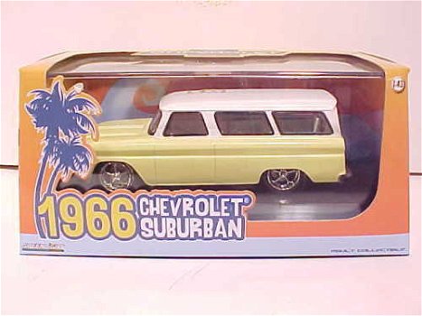 1:43 Greenlight Chevrolet Suburban 1966 SUV wagon - 2