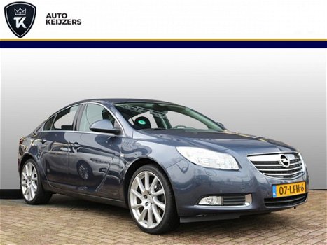 Opel Insignia - 2.0 T Edition 4x4 Stoelverwarming Navigatie PDC 220 pk - 1