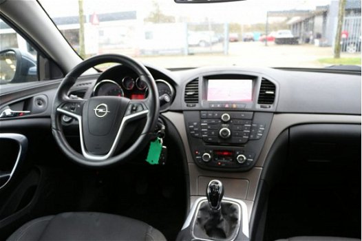 Opel Insignia - 2.0 T Edition 4x4 Stoelverwarming Navigatie PDC 220 pk - 1