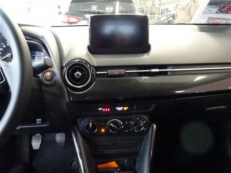 Mazda 2 - 2 1.5 Skyactiv-G Sport select Navi / Camera / demokorting € 1.000 - 1