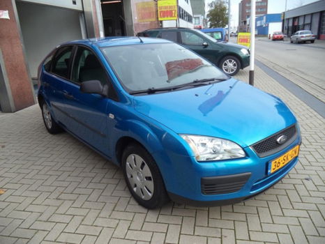 Ford Focus - 1.4-16V Ambiente AIRCO Elek.Ramen Distri.verva NL-Auto NAP - 1