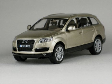 1:43 Schuco 04754 Audi Q7 4.2 Quattro bahia beige - 1