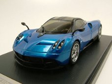 1:43 Welly Pagani Huayra metallic-blauw / zwart