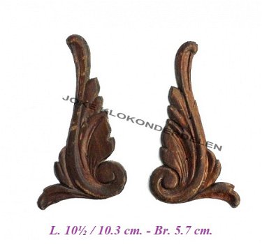 === 2 Klokkast ornamentjes = oud === 39452 - 1