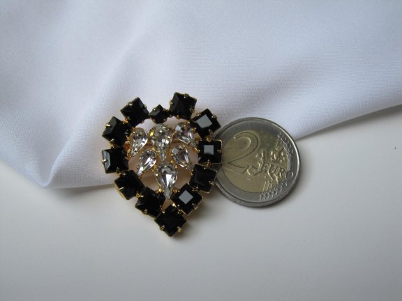 Broche goudkleurig hartmodel met zwarte en heldere kristal rijnstenen 3.7x3.2 cm - Afbeelding 3