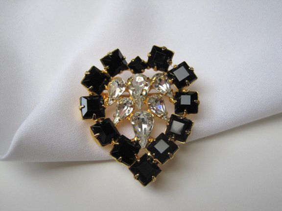 Broche goudkleurig hartmodel met zwarte en heldere kristal rijnstenen 3.7x3.2 cm - Afbeelding 4