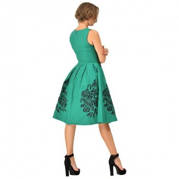 Dolly and Dotty, Annie Floral Dress in Green. Swing jurk in groen met geborduurde rok. - 3