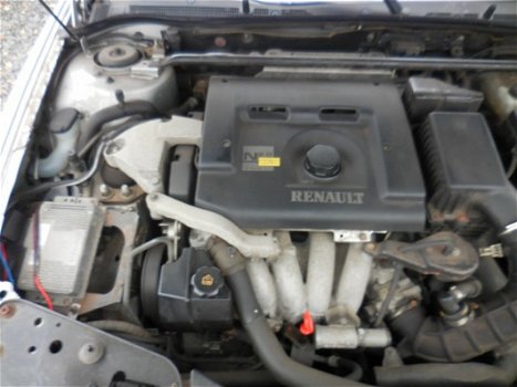 Renault Safrane - 2.0 RXE - 1