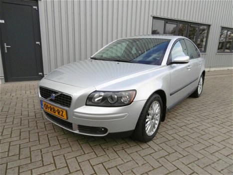 Volvo S40 - 2.4 Momentum Airco Clima Cruise Control Schuifdak - 1