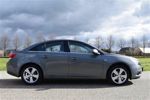 Chevrolet Cruze - 1.8 LT Navi, Climate, Cruise, PDC, Trekhaak - 1