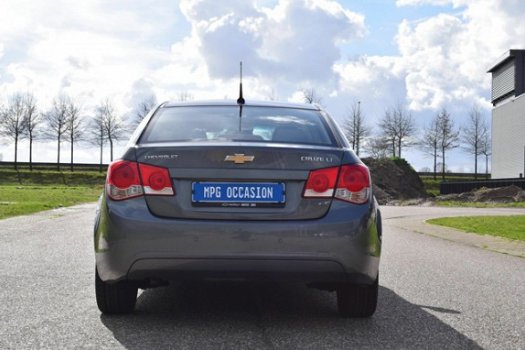 Chevrolet Cruze - 1.8 LT Navi, Climate, Cruise, PDC, Trekhaak - 1