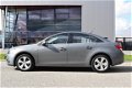 Chevrolet Cruze - 1.8 LT Navi, Climate, Cruise, PDC, Trekhaak - 1 - Thumbnail