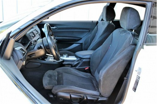 BMW 1-serie - 116i EXECUTIVE AUTOMAAT M-PAKKET NAVI SPORTSTOELEN PDC CRUISE XENON LMV18 1e EIGENAAR - 1