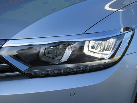 Volkswagen Passat - 1.4 TSI Comfortline LED koplampen Sportstoelen Keyless Navi Clima PDC Bluetooth - 1