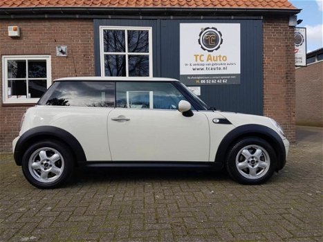 Mini Mini Cooper - 1.6 business line 2011 Kilometers N.A.P dealer onderhouden Airco - 1