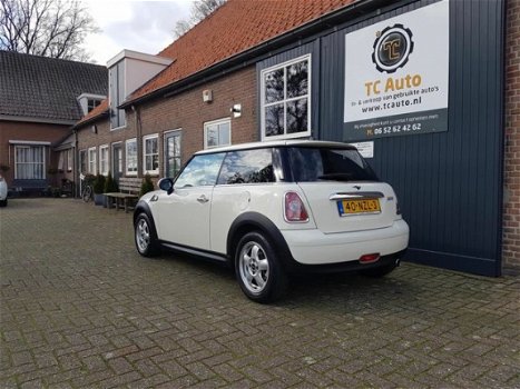 Mini Mini Cooper - 1.6 business line 2011 Kilometers N.A.P dealer onderhouden Airco - 1