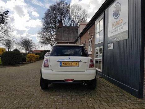 Mini Mini Cooper - 1.6 business line 2011 Kilometers N.A.P dealer onderhouden Airco - 1