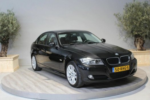 BMW 3-serie - 320i Luxury Line 2011/ NAP/ Cruise/ Clima/ Navi/ Elek ramen + Spiegels/ Leder/ Stuur b - 1
