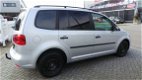 Volkswagen Touran - 1.6 TDI Van/Grijs kenteken Navi, Airco, Cruis, Pdc - 1 - Thumbnail