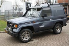 Toyota Land Cruiser - hard top td High Roof Van