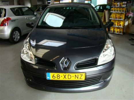 Renault Clio - 1.2-16V Business Line - 1