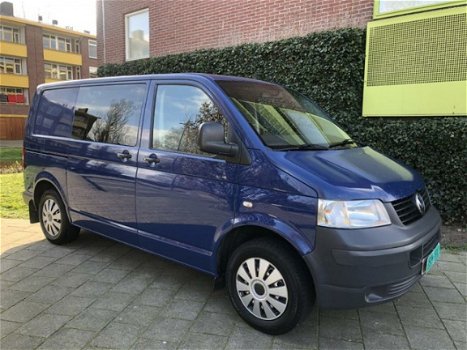 Volkswagen Transporter - 1